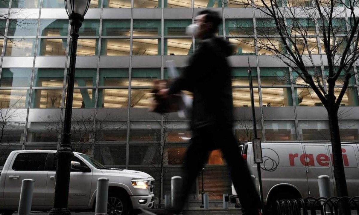 Gigantes como Goldman Sachs, Disney e IBM passaram a exigir maior presença dos empregados nos escritórios -  (crédito: Spencer Platt/Getty Images NA/AFP)
