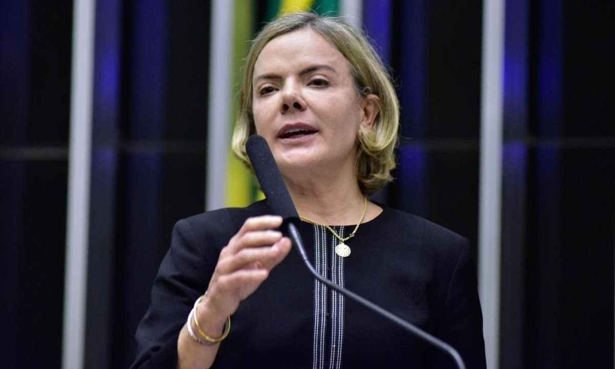 Gleisi Hoffmann, presidente do PT, disse que ministro Padilha já serviu o Brasil "inúmeros vezes" com sua competência  -  (crédito: CÂMARA DOS DEPUTADOS/REPRODUÇÃO)