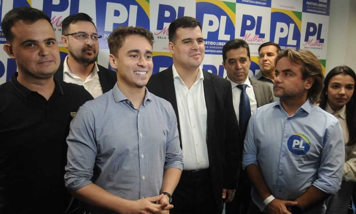 Bruno Engler (ao meio), ao lado de Nikolas Ferreira, falaram a respeito de Bolsonaro como força-motriz na campanha em BH -  (crédito: Alexandre Guzanshe/EM/D.A Press)