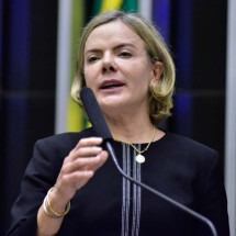  Gleisi Hoffmann confronta Bolsonaro: 'Medo é a única arma do inelegível' - CÂMARA DOS DEPUTADOS/REPRODUÇÃO