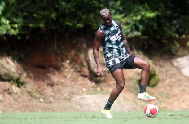 Patrick de Paula se aproxima de retorno no Botafogo