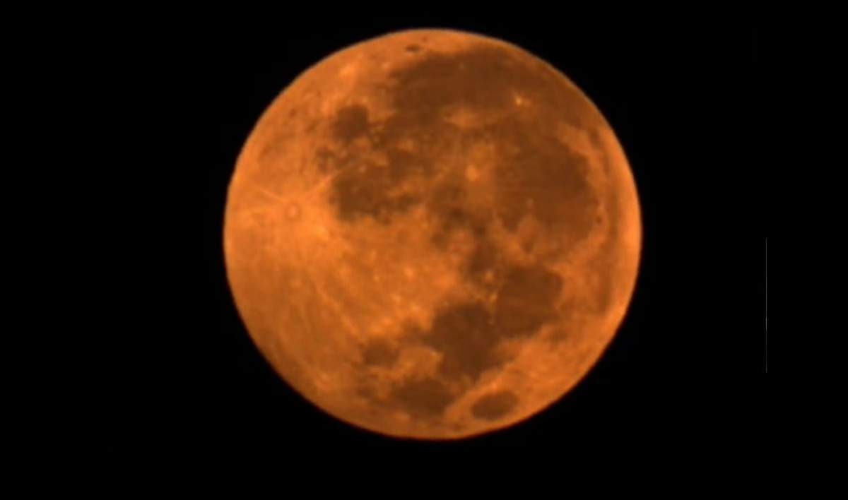 Eclipse lunar penumbral aconteceu nesta segunda (25/3) -  (crédito: Reprodução / YouTube / Marcos Calili)