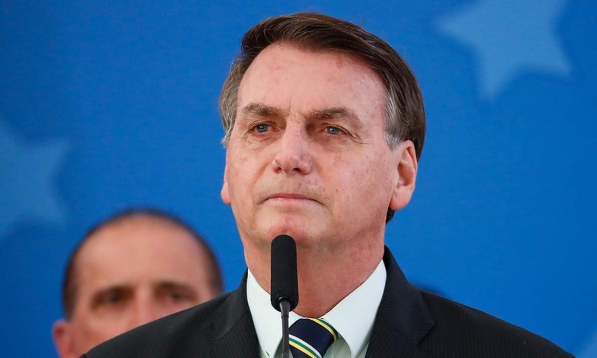 Bolsonaro esteve na embaixada da Hungria para manter contatos, diz defesa