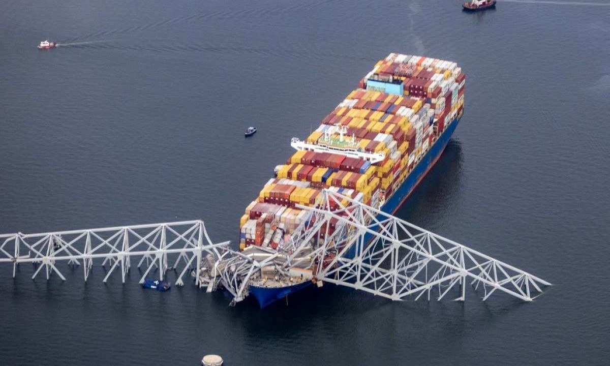 Imagem aérea mostra o impacto do navio sobre a ponte em Baltimore -  (crédito: TASOS KATOPODIS / GETTY IMAGES NORTH AMERICA / Getty Images via AFP)