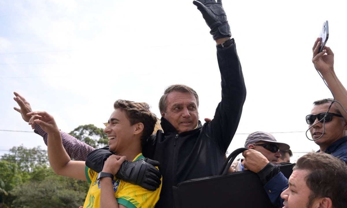 Durante a campanha presidencial de 2022, Nikolas Ferreira acompanhou o candidato à reeleição Jair Bolsonaro em suas visitas a Belo Horizonte -  (crédito: DOUGLAS MAGNO / AFP)