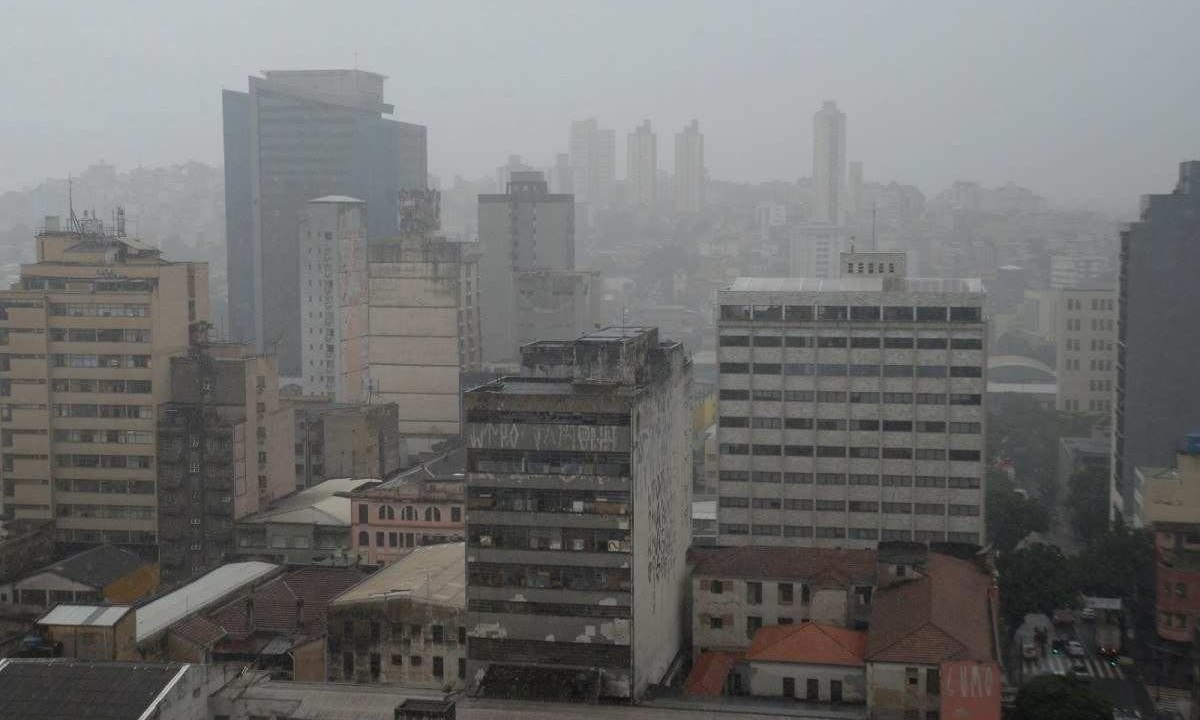 Cidades da Grande BH está em alerta para pancadas e risco geológico -  (crédito: Túlio Santos/EM/D.A Press)