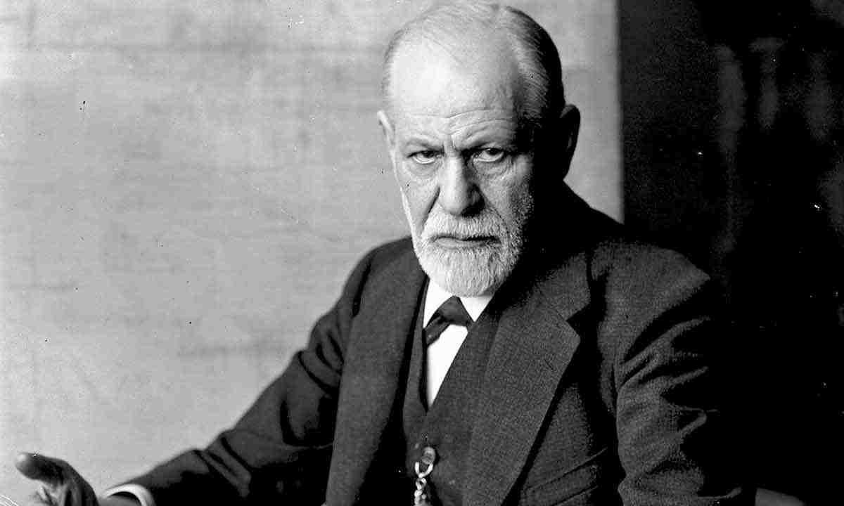 Sigmund Freud em 1926, quando mantinha seu consultório na rua Bergasse, em Viena, onde recebeu o norte-americano Abram Kardiner como analisando  -  (crédito: Ferdinand Schmutzer/AP)