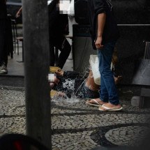 Funcionário de lanchonete joga água em mulher em situação de rua - Túlio Santos/EM/D.A Press