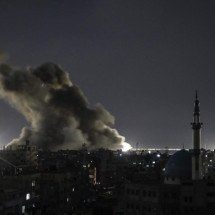 Israel ataca Faixa de Gaza um dia depois de resolução cessar-fogo na ONU - Said KHATIB / AFP