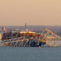 Empresa de navio de acidente em Baltimore diz que não há feridos na tripulação - ROBERTO SCHMIDT / AFP