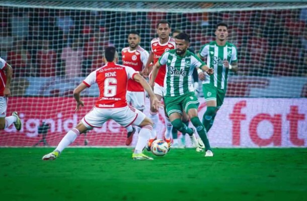 Nenê celebra vaga na final do Gauchão com o Juventude