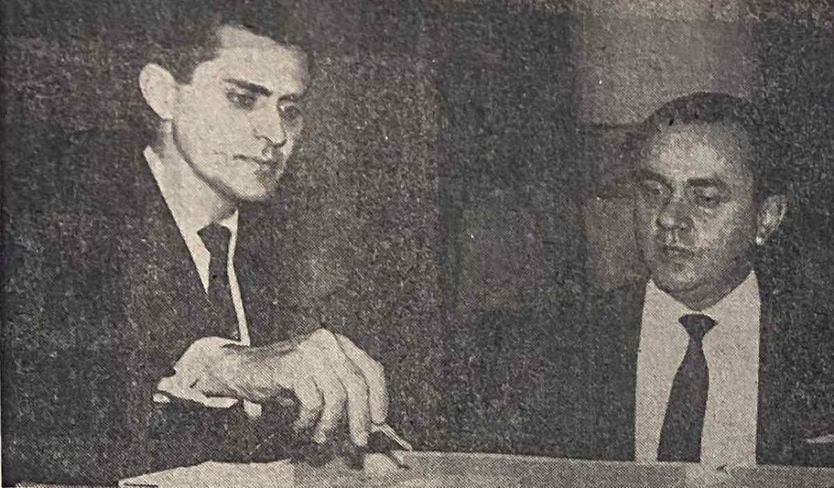 Ulysses Vieira Chaves e Ari Vieira Chaves apresentam o empreendimento imobiliário da Galeria Ouvidor, em 1963-Arquivo EM