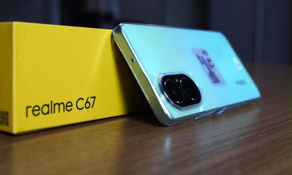 Realme C67 é o último lançamento de entrada da chinesa Realme e se destaca pela câmera de 108MP. O celular pode ser encontrado no mercado com valores entre R$ 967,12 e R$ 1.429. -  (crédito: Mannu Meg/EM/D.A Press  )