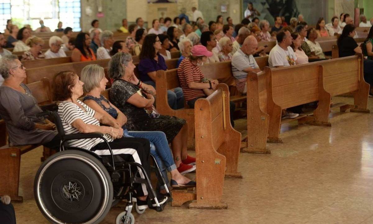 Missa com tradicional Unção dos Enfermos, no Santuário Arquidiocesano São Judas Tadeu -  (crédito: Túlio Santos/EM/D.A Press)