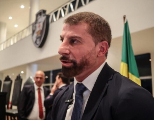 Pedrinho, presidente do Vasco, em coletiva em São Januário -  (crédito: Foto: Reprodução / YouTube PodCast CRL)