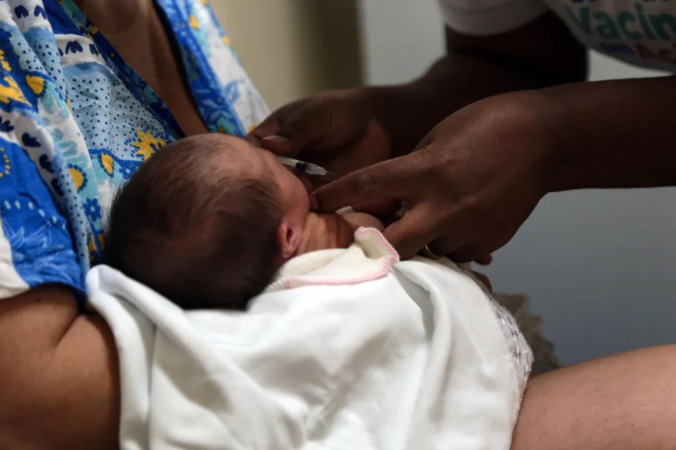 Brasil teve alta de mortes de crianças em 2022, apesar de redução geral de óbitos