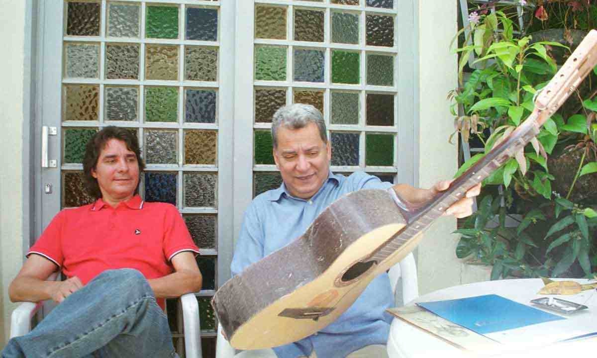 Lô e Márcio Borges, em foto de 2004:  irmãos conduzem a narrativa do filme de Ana Rieper -  (crédito: Renato Weil/EM/D.A. Press – 24/3/04)