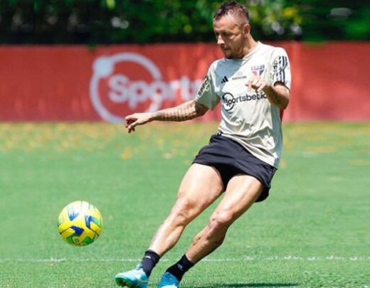 Rafinha vai completar 100 jogos com a camisa do São Paulo -  (crédito: Foto: Divulgação/SPFC)