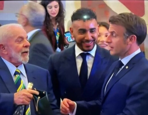 Payet, do Vasco, em evento com presidentes do Brasil e França -  (crédito: Foto: Reprodução / GloboNews)