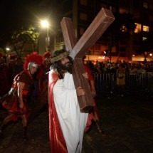 Encenação da Paixão de Cristo emociona centenas de fiéis em BH - Túlio Santos/EM/D.A press