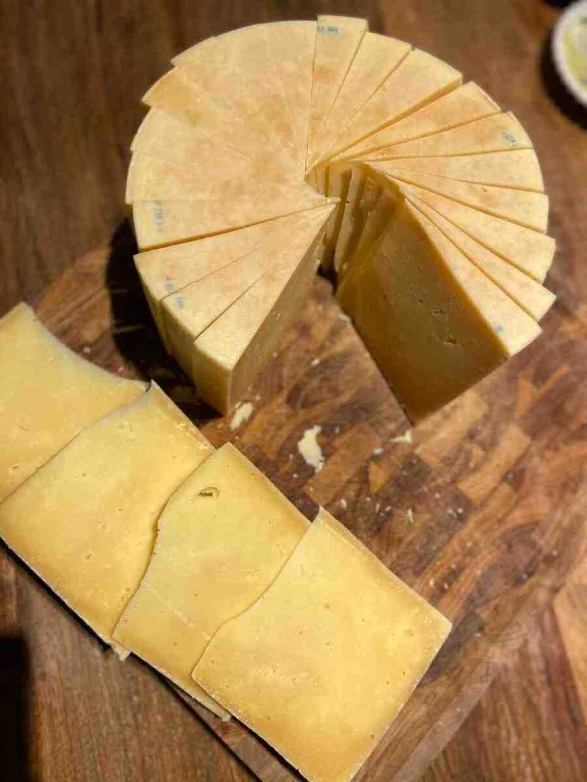 O queijo Maranata Bronze, que tem maturação de 100 dias, é produzido no Rancho Maranata em Virgínia no Sul de Minas