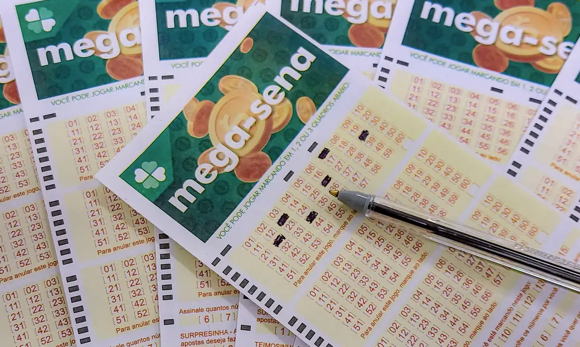 A Caixa informou que 14 apostas de Minas Gerais foram premiadas na quina com R$ R$ 17.344,12, cada -  (crédito: EBC)
