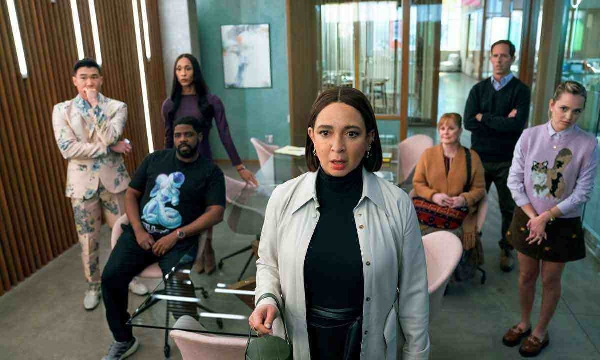 Maya Rudolph (ao centro), atriz e produtora-executiva de "Fortuna", diz que "é muito divertido fingir" viver no mundo dos super-ricos -  (crédito: Apple/divulgação)