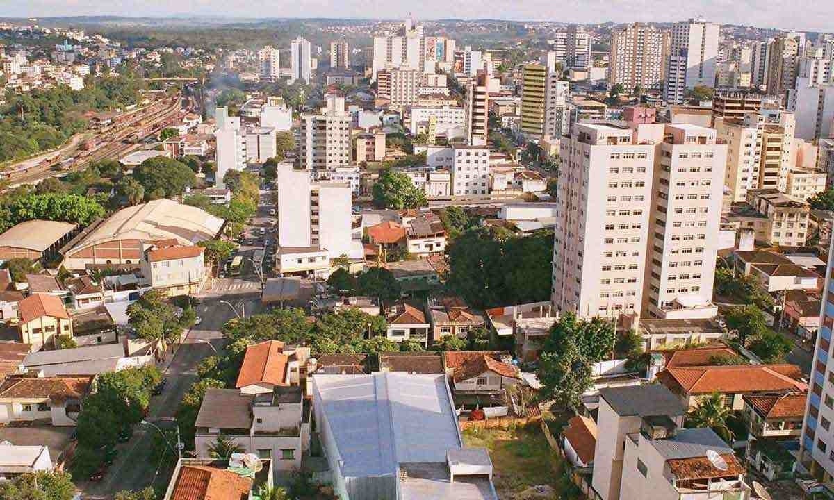 Com 240 mil habitantes e 170 mil eleitores, Divinópolis já tem intensas articulações de pré-candidatos para o pleito de outubro

Tags -  (crédito: LEANDRO GRANDI/EM/D.A.PRESS)