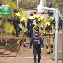 Homem é preso após fazer reféns na Holanda e ameaçar explodir bombas - PERSBUREAU HEITINK / ANP / AFP