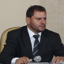 Ex-vereador investigado por rachadinha empregava funcionário fantasma - C&acirc;mara de Vereadores de Ribeir&atilde;o das Neves