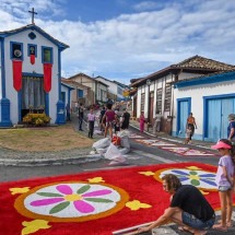 Semana Santa: confira fotos da montagem dos tapetes devocionais em Santa Luzia - Leandro Couri / EM / D.A Press