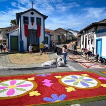Tapetes devocionais em Santa Luzia, na Grande BH, festejam ressurreição de Cristo - Leandro Couri/EM/D.A Press