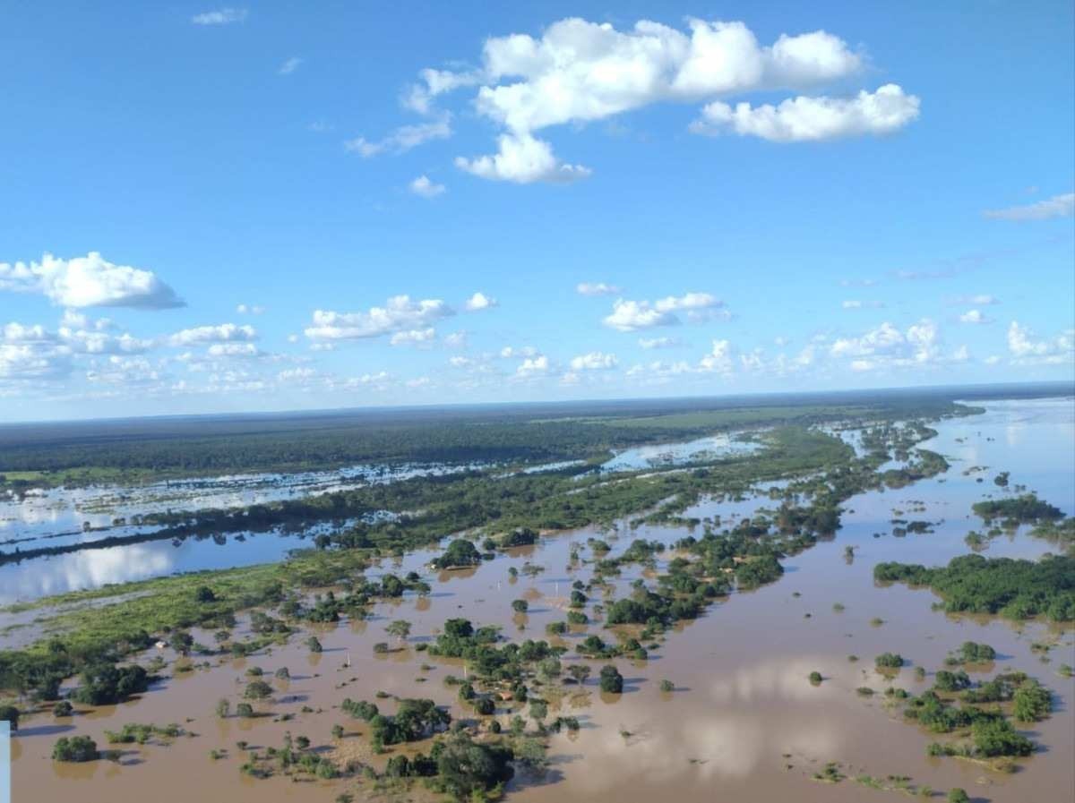 Cheia do Velho Chico inundou áreas no município de São Francisco, Norte de Minas: linha de enchentes influi na demarcação