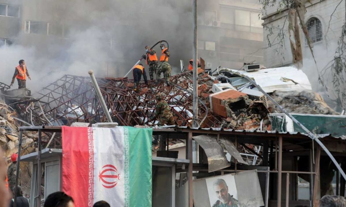 Ataque ocorreu em anexo da embaixada iraniana em Damasco, na Síria -  (crédito: LOUAI BESHARA / AFP)