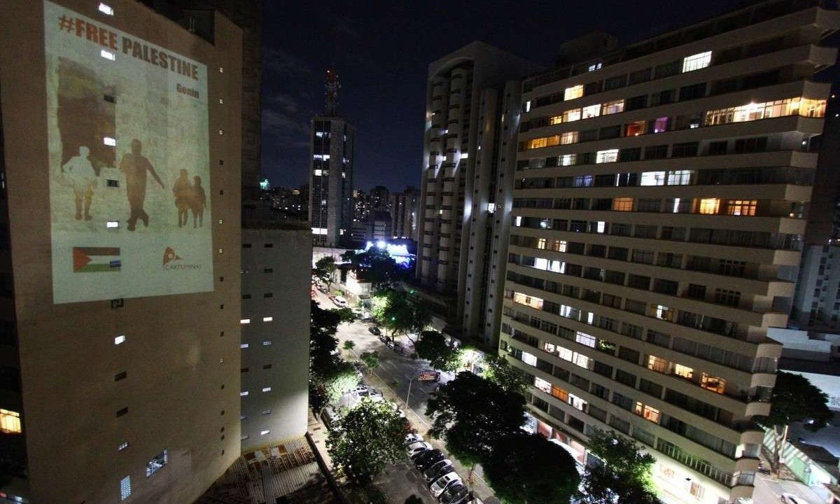 Imagens ficaram visíveis para quem passasse pelo centro da capital -  (crédito: Marcos Vieira/EM/D.A. Press)