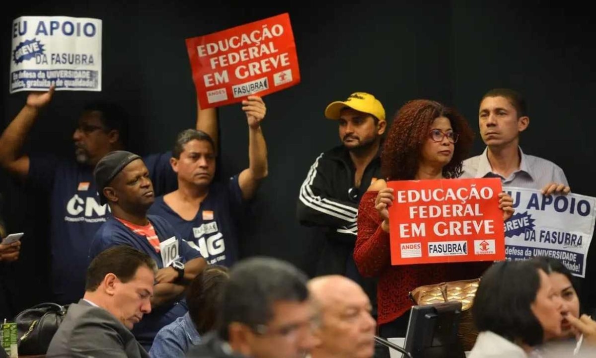 Greve de universidades dura quase dois meses. T&eacute;cnicos de institutos federais est&atilde;o parados h&aacute; mais de 90 dias -  (crÃ©dito: Jos&eacute; Cruz / Ag&ecirc;ncia Brasil)