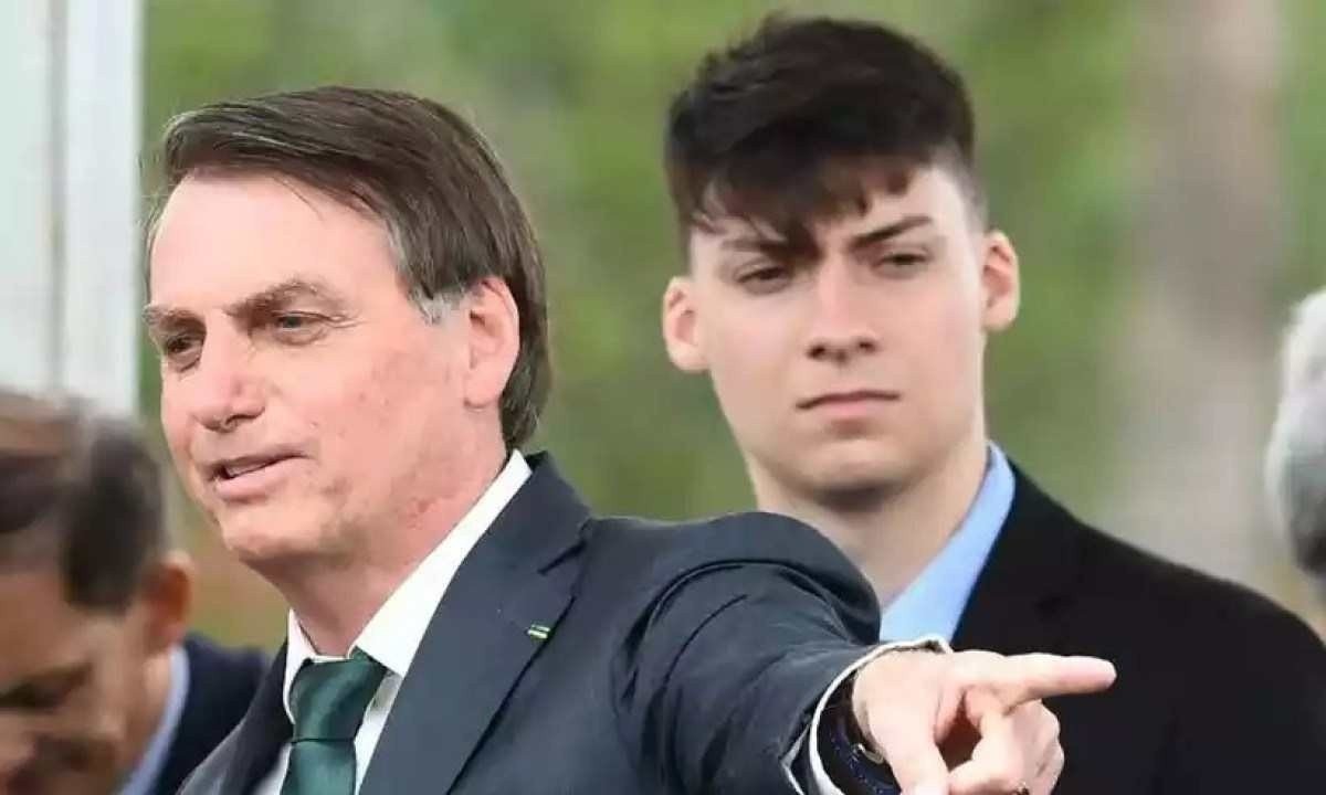 Bolsonaro expulsa aliados em ato em Santa Catarina. Filho 04 do ex-chefe do Executivo, Jair Renan tamb&eacute;m participou do evento -  (crédito: Evaristo Sa/AFP)