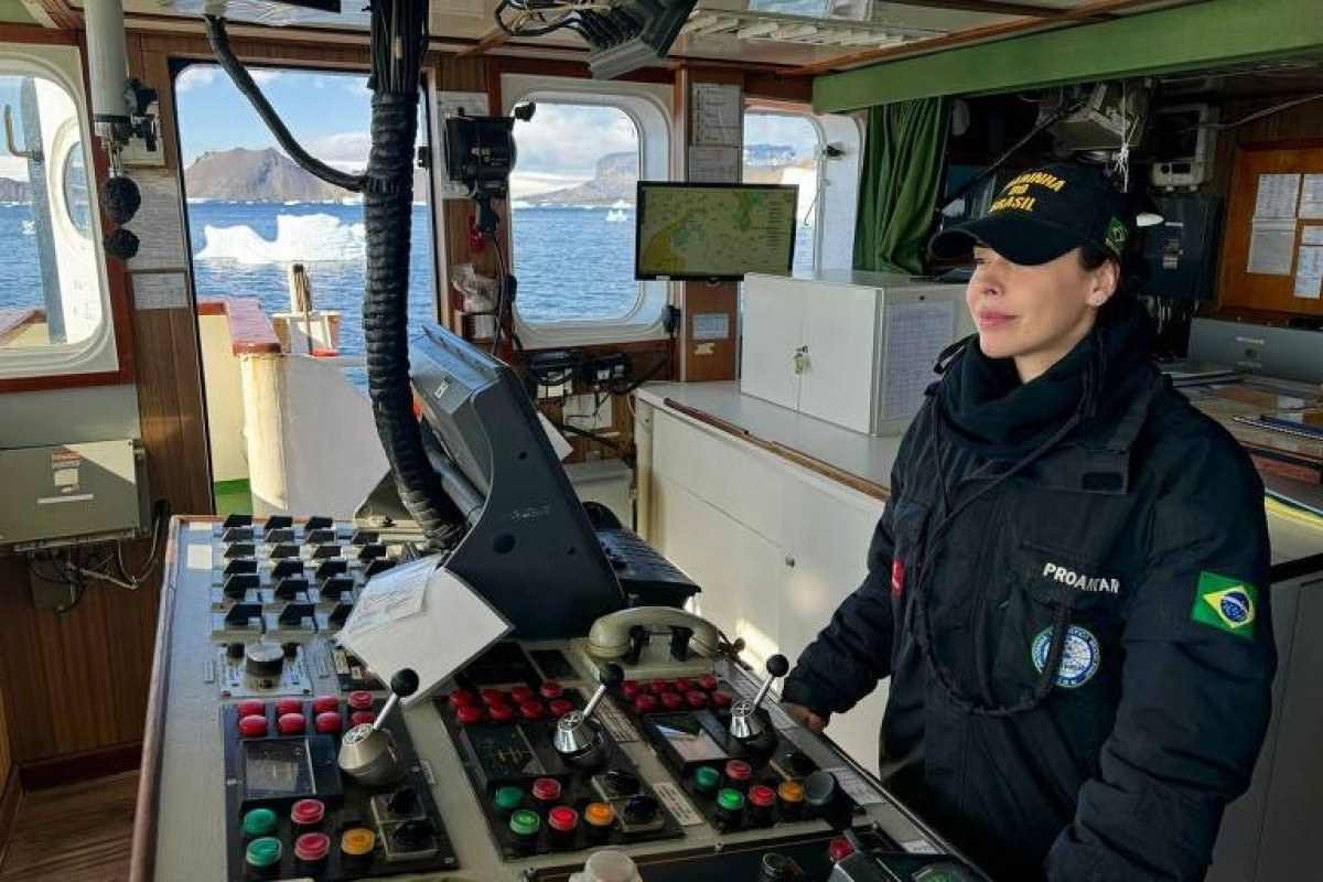 Pioneira a levar navio até Antártida cobra igualdade de gênero