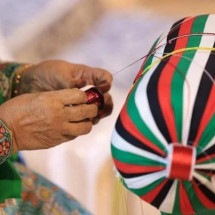Talli: bordado tradicional nos Emirados, uma arte em perigo de extinção - AFP/Karim Sahib