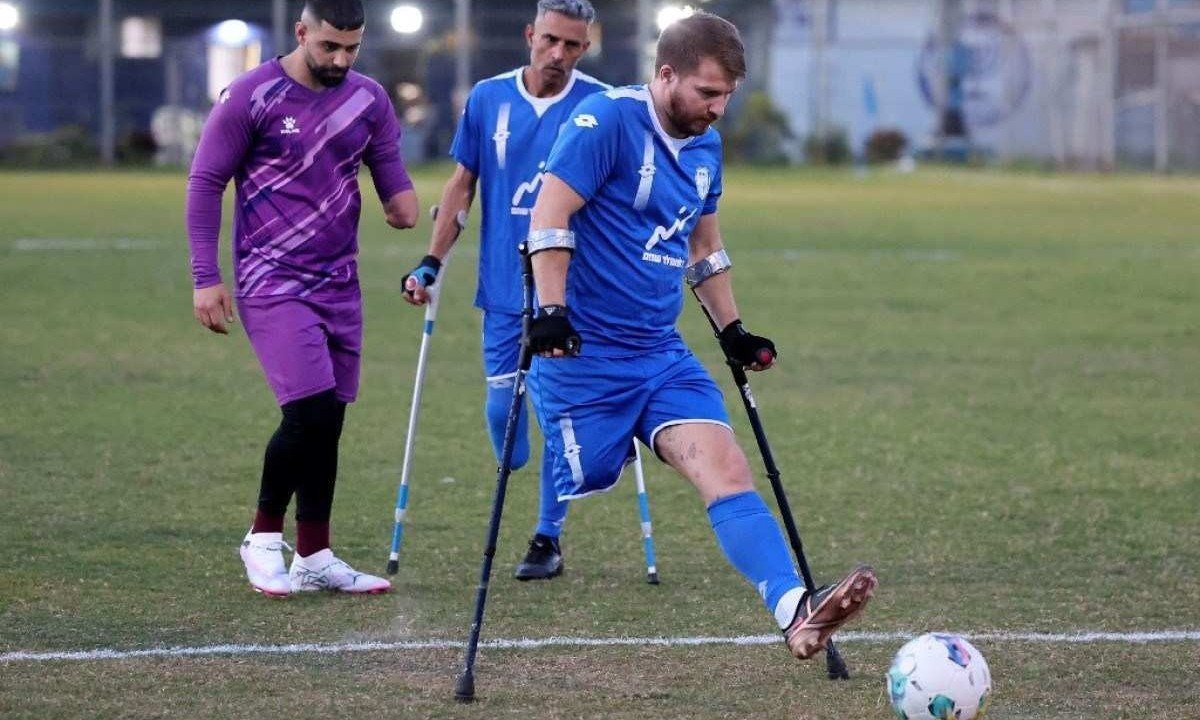  Ben Binyamin treina na equipe de amputados da Seleção de Israel -  (crédito: JACK GUEZ  AFP)