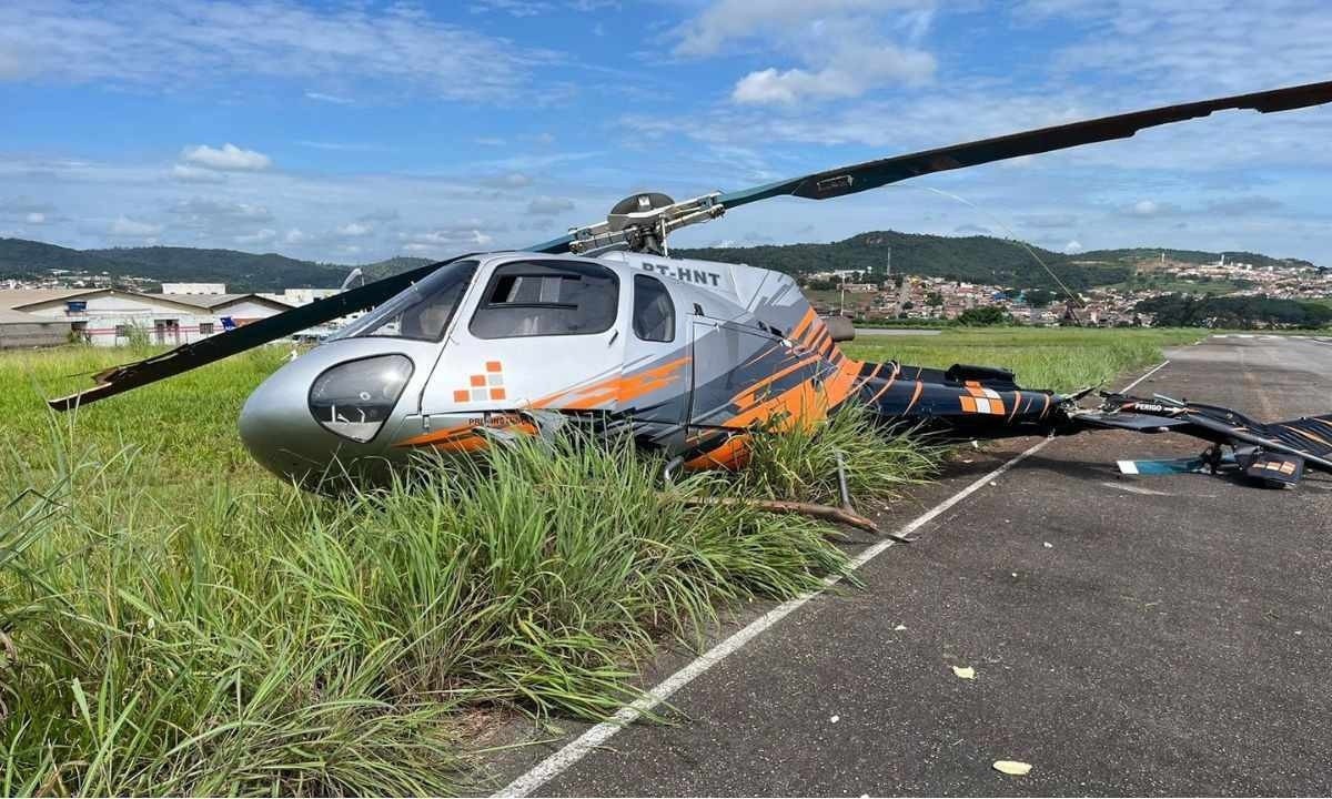 Helicóptero realiza pouso forçado no Aeroporto Municipal de Pará de Minas nesta terça-feira (2/4) -  (crédito: Redes sociais)
