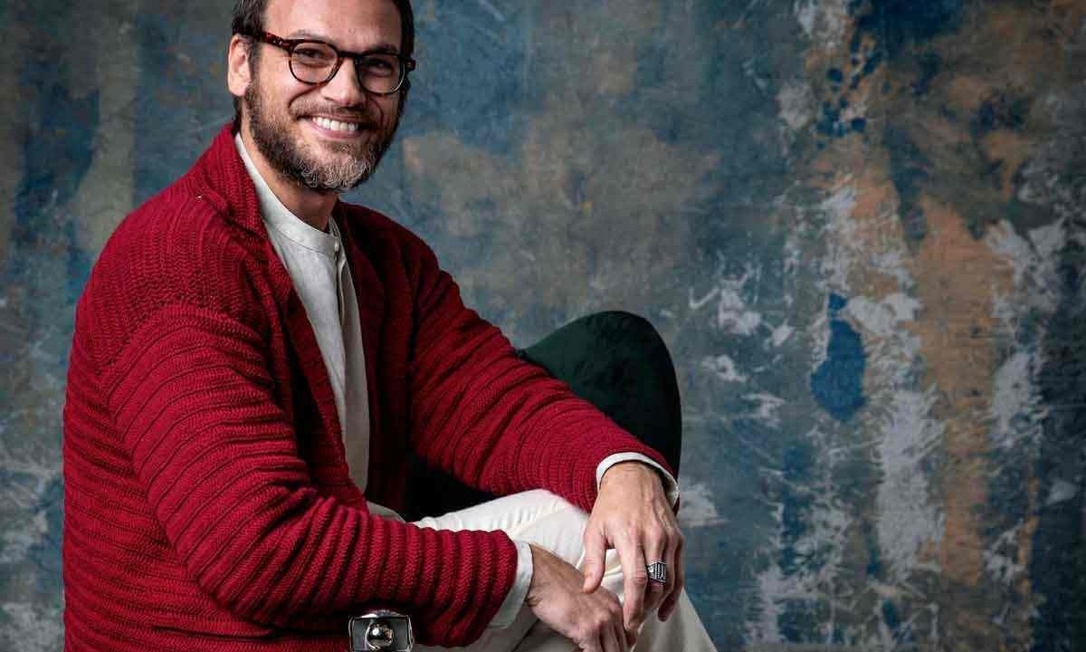 Emílio Dantas, de 41 anos, revela que percebeu o próprio machismo ao se deparar com o movimento feminista 