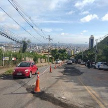 Cratera no Belvedere é fechada e avenida, liberada - Edesio FerreiraEMD.A Press