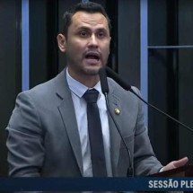 Cleitinho sobre Bolsonaro ter dormido na embaixada: 'Pergunta pra esposa dele' - Reprodução/TV Senado
