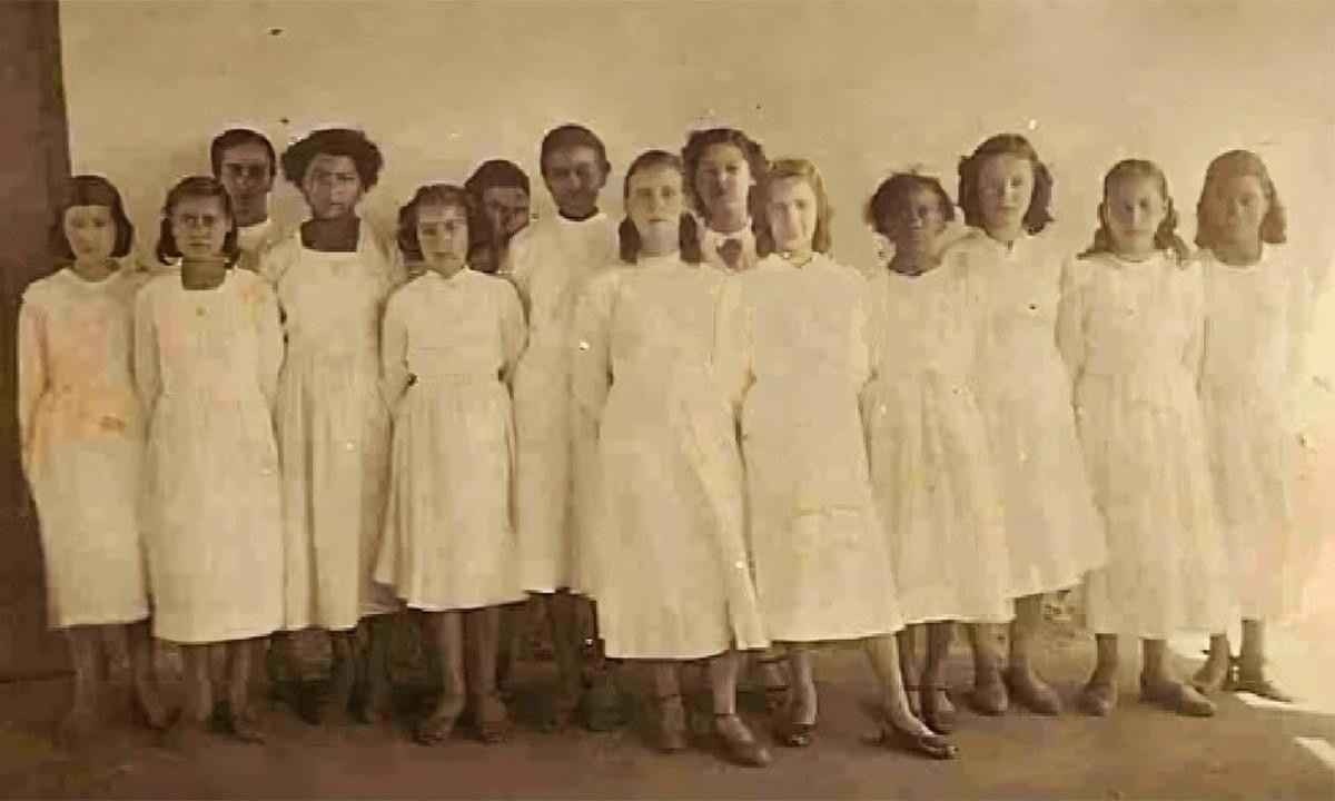 Pastorinhas devotas de Nossa Senhora das Graças, em Tiros, região do Alto Paranaíba, meados do século 20:  religiosidade, desigualdade e condição feminina permeiam a obra