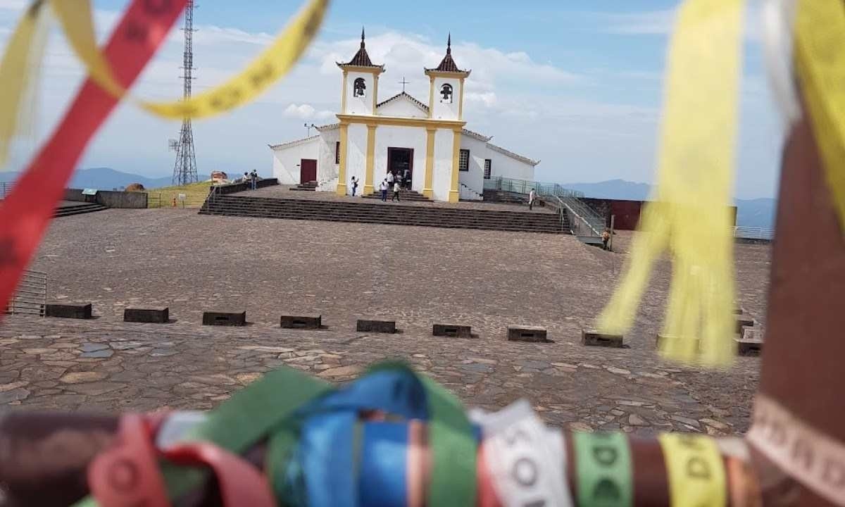 No alto da Serra da Piedade se encontra a menor Basílica do mundo. Local de adoração entre os católicos -  (crédito: Carlos Altman/EM)