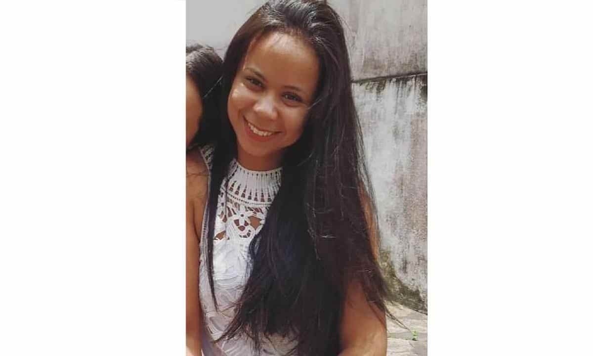 Ana Paula Araújo, de 28 anos, deixou os pais e dois irmãos -  (crédito: Funerária Pax Carmelita/Divulgação)