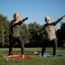 Como a prática de ioga pode estimular a memória de idosos?  - Freepik