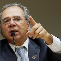 Ex-ministro de Bolsonaro, Paulo Guedes é hostilizado em praia: 'Demônio' -  Isac Nobrega/PR