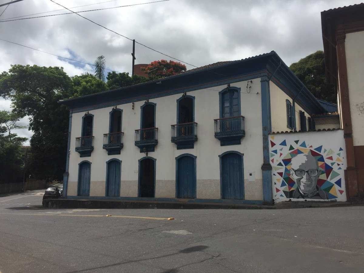 Foi neste antigo sobrado, em Itabira, que o poeta Carlos Drummond de Andrade passou a infância. Hoje, o local é um museu 